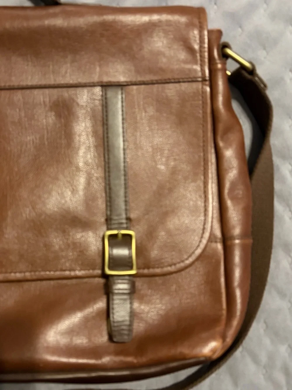 Fossil Chestnut Brown Leather Messenger Bag with Brass Hardware